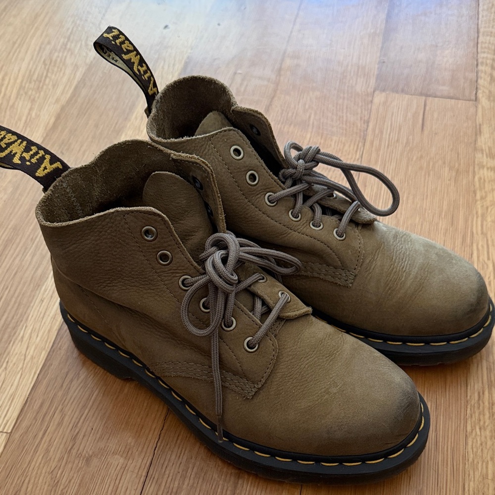 Dr. Martens Men's Tan Leather Boots